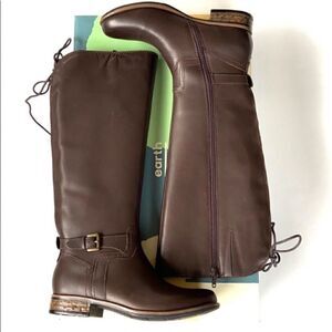 NEW Earth Brand Brown Leather Boots